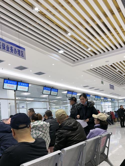 康宁医生套取别人的医保卡里面的钱应该向哪个部门举报呢？手把手教你正确维权渠道